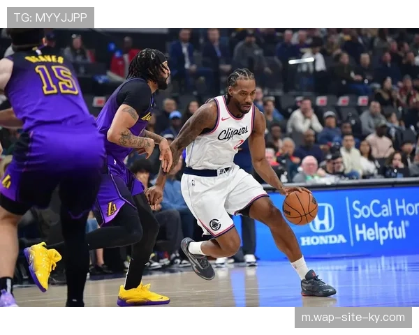 西部前六直通区竞争激烈 湖人太阳胜场差仅两场 西部前六直通区竞争激烈 湖人太阳胜场差仅两场