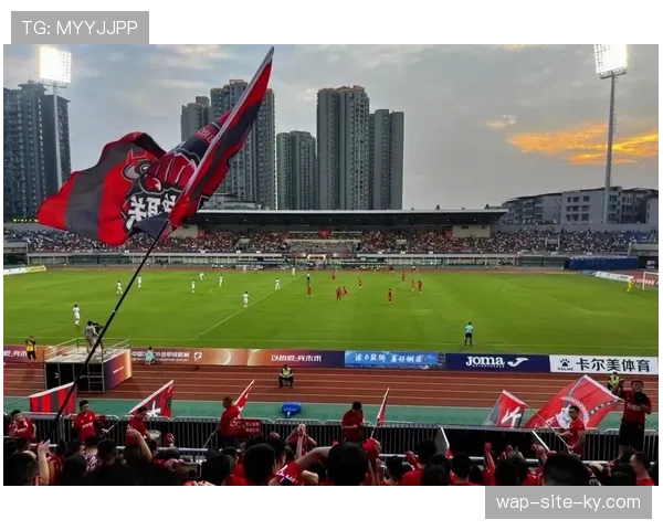 重庆铜梁龙客场战术纪律性强，一球优势保持到比赛结束